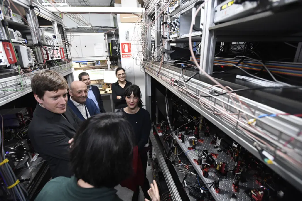 Visit to laboratory of research group led by ICREA Prof at ICFO Leticia Tarruell